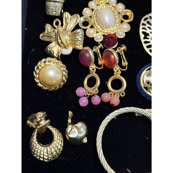 2 lb 4 oz Vintage Craft Jewelry Lot Gold Tone India Parts Beads Wings and Repair - Picture 15 of 16